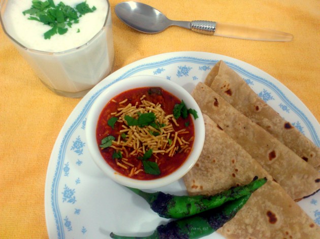 Sev Tamatar (Gujarati Tomato Curry)