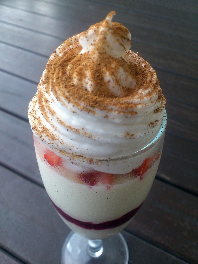 Berries Parfait (Berries Shrikhand)