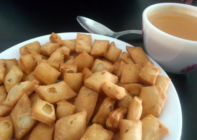 Namak Para (Indian Savory Pastry)
